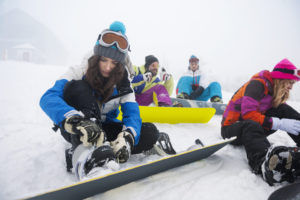 Read more about the article Ako vybrať ideálny snowboard? – TOP 5 (Návod, tipy a triky)